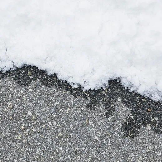 Способы борьбы с гололедом: чем посыпать дорожки на даче и в загородном доме
