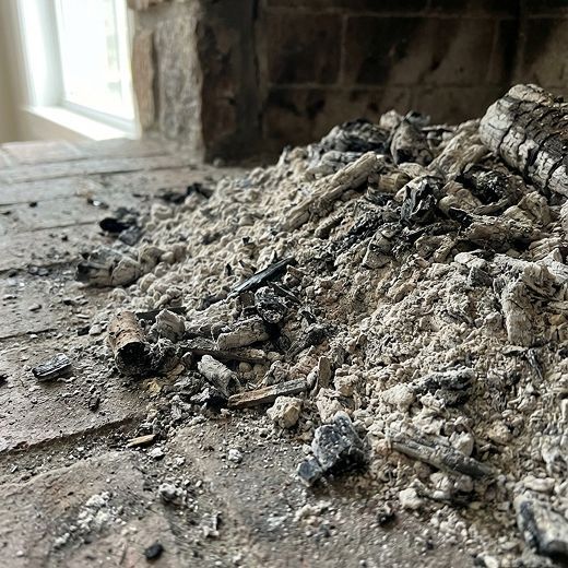 Что делать с золой на даче: как хранить и использовать